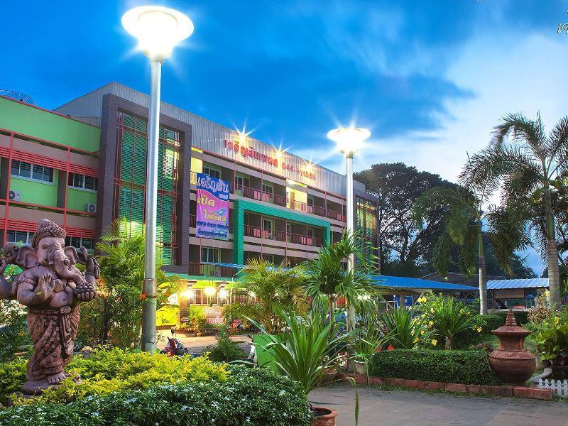 เจริญสิน เพลส Aparthotel บุรีรัมย์ ภายนอก รูปภาพ