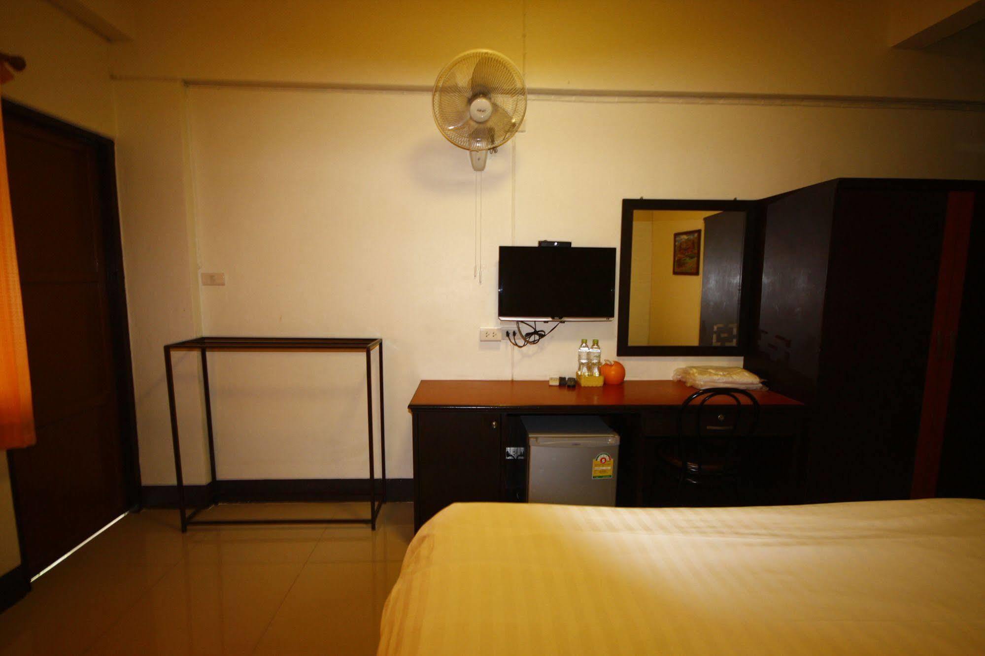 เจริญสิน เพลส Aparthotel บุรีรัมย์ ภายนอก รูปภาพ