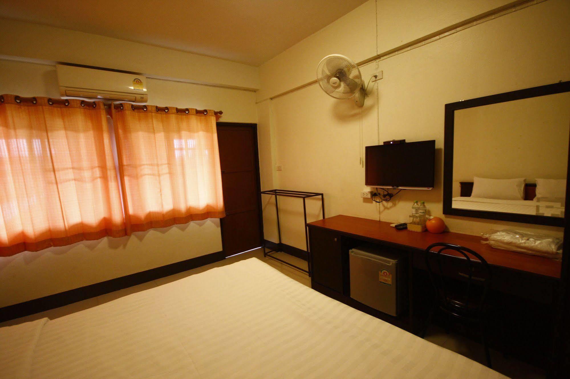 เจริญสิน เพลส Aparthotel บุรีรัมย์ ภายนอก รูปภาพ
