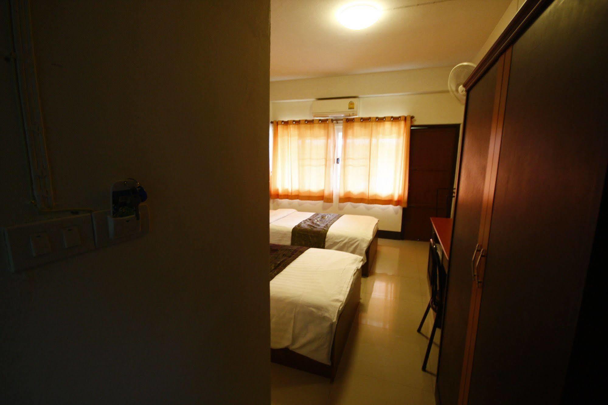 เจริญสิน เพลส Aparthotel บุรีรัมย์ ภายนอก รูปภาพ