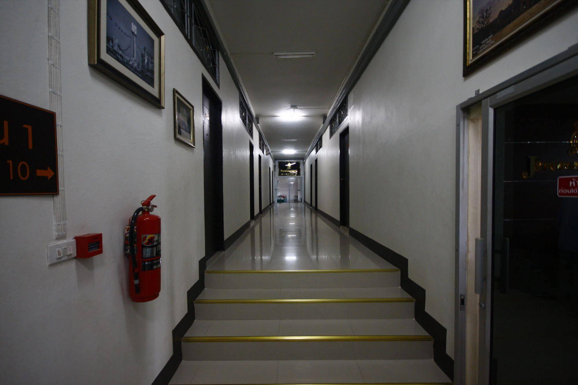 เจริญสิน เพลส Aparthotel บุรีรัมย์ ภายนอก รูปภาพ