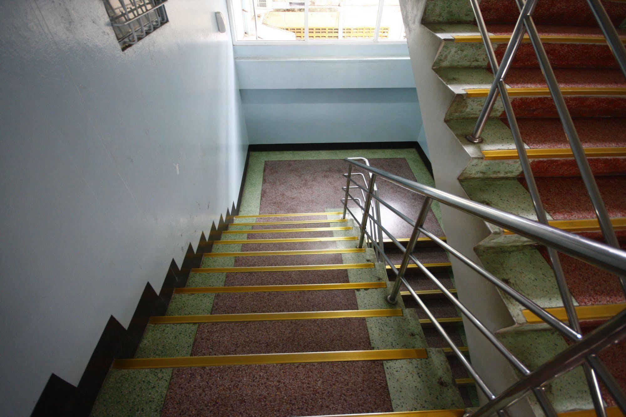 เจริญสิน เพลส Aparthotel บุรีรัมย์ ภายนอก รูปภาพ